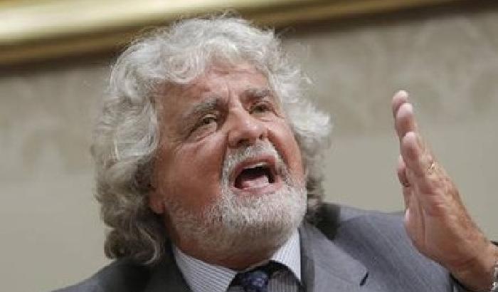 Grillo provoca: alla Camera 148 deputati abusivi