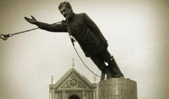 Su twitter abbattono la statua di D'Alema