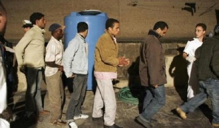 Lampedusa: l'Ue minaccia lo stop agli aiuti