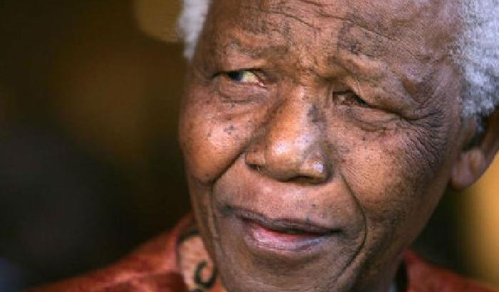 Haaretz: Mandela fu addestrato dal Mossad