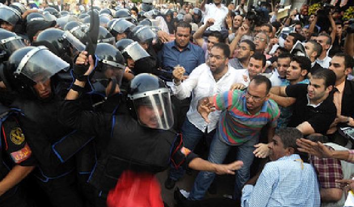 Egitto: si vota sulla costituzione, scontri e vittime