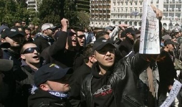 Alba Dorata faceva campi paramilitari