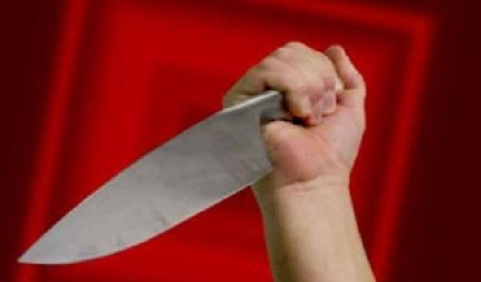 Napoli: insegue i rapinatori per riavere il cellulare, 17enne accoltellato