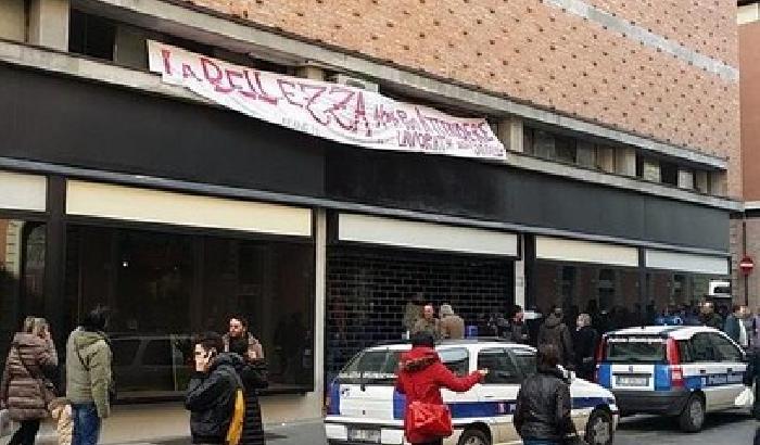 Sgomberato dalla polizia il Nuovo Teatro Teramo