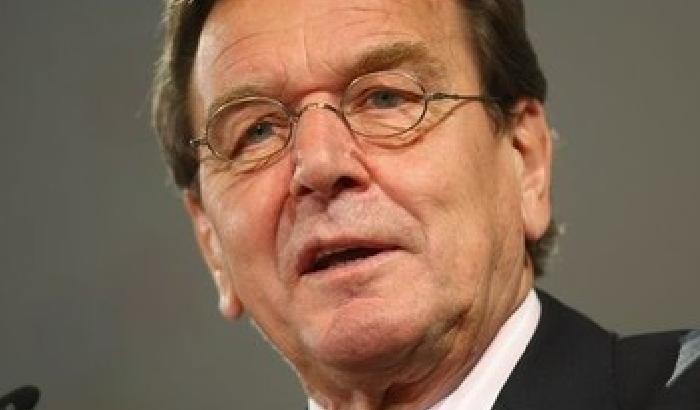 Datagate, Schroeder accusa gli Usa: violata la sovranità della Germania