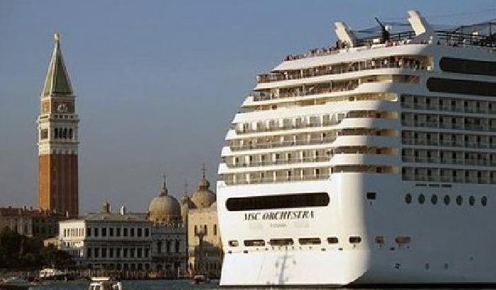 Grandi navi a Venezia, il Tar sospende il divieto