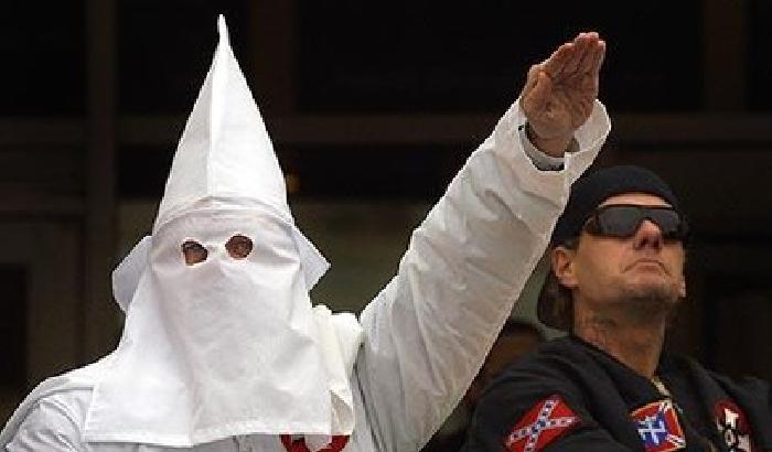 Il Ku Klux Klan si rifà il trucco: non siamo violenti
