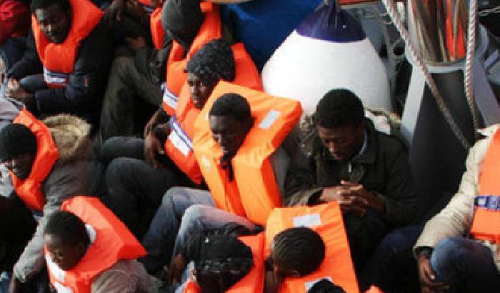 Alfano lancia l'allarme: 600mila immigrati pronti a sbarcare