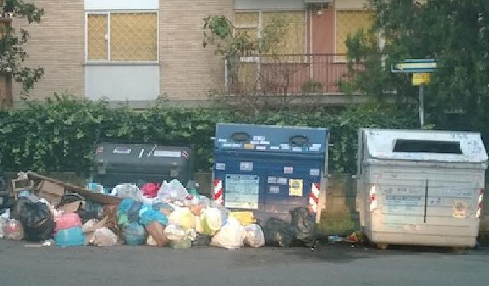 Emergenza rifiuti a Roma, Marino: non so dove metterli