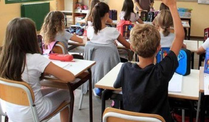 Un bambino di 11 anni perquisito a scuola: polemiche