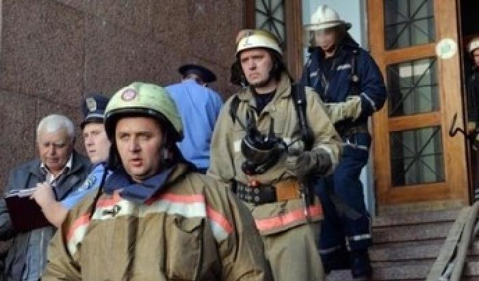 00DDBD-NEWS_113435 Incendiata la sede del Partito comunista a Kiev