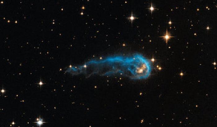 La protostella IRAS 20324+4057. Crediti: NASA, ESA, the Hubble Heritage Team (STScI/AURA), e IPHAS