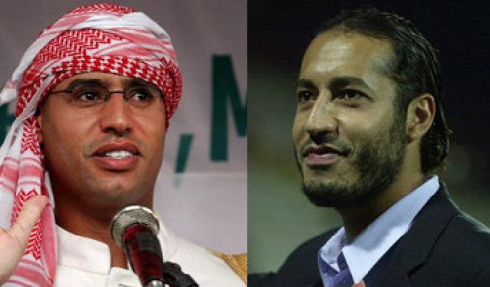 I due figli di Gheddafi insieme alla sbarra