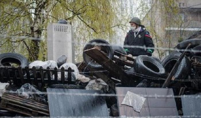 00DEA7-NEWS_114058 Soldati di Kiev si arrendono ai filorussi