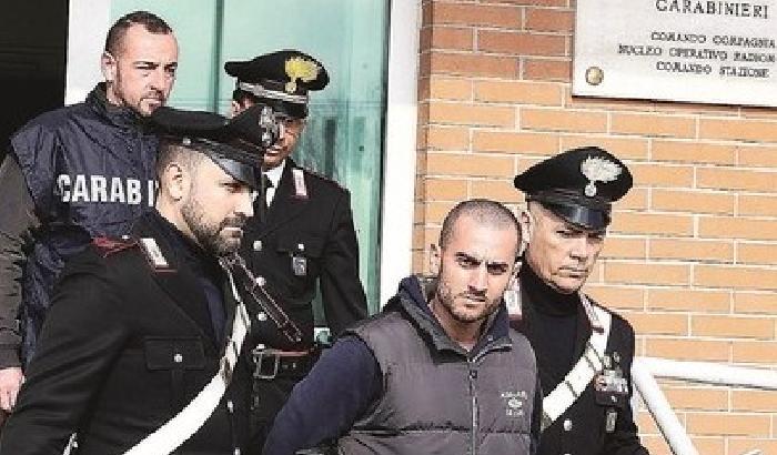 Uccise la ex ma confessa: ho ammazzato anche il suo fidanzato