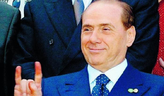 Le figuracce di Berlusconi gaffe per gaffe
