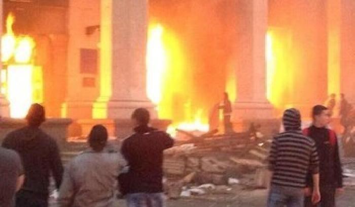 Kiev attacca a Est, 38 morti a Odessa