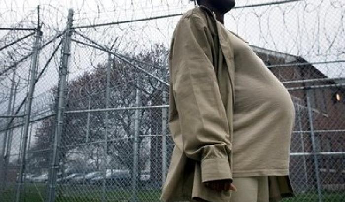 00E146-NEWS_115512 Cina: anche le donne incinte andranno in carcere