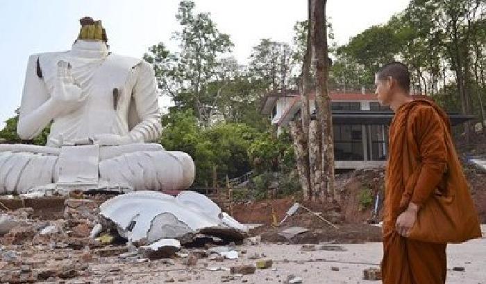 00E16D-NEWS_115591 La Thailandia trema: un morto e 23 feriti