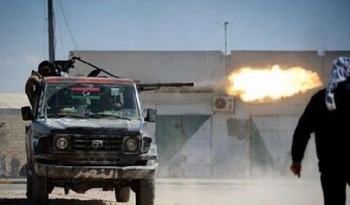 Nuovo primo ministro in Libia mentre avanza al-Qaeda