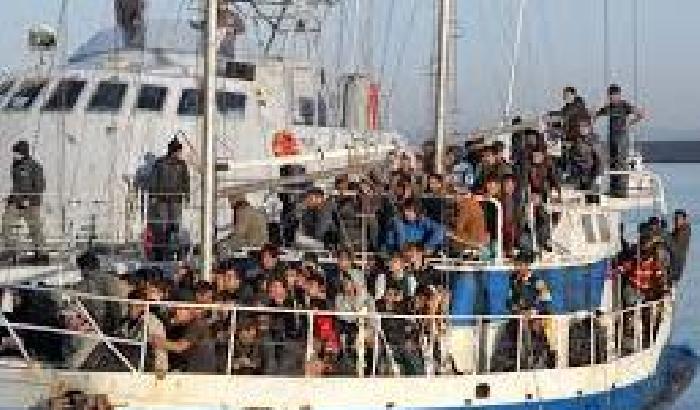 Mare Nostrum: 300 migranti soccorsi nella notte, un morto
