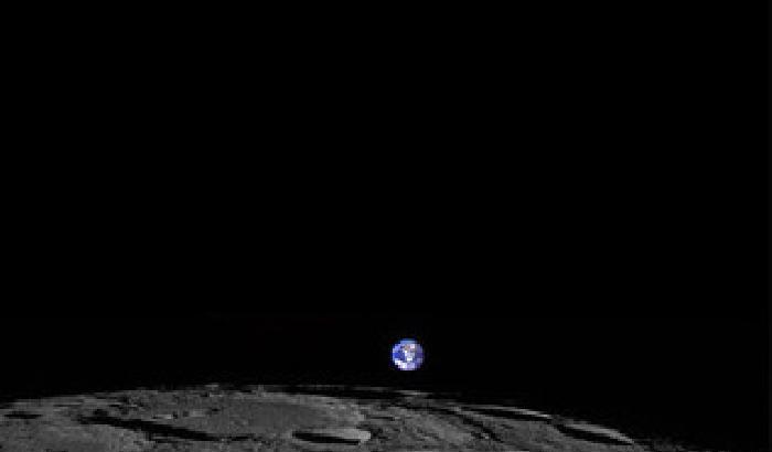 La Nasa fotografa la Terra che 'sorge' dalla Luna