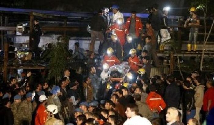 Strage di minatori in Turchia: scontri a Istanbul