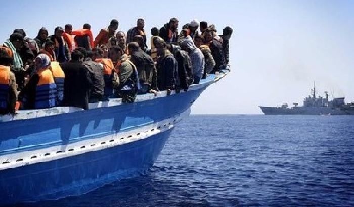 Soccorsi due barconi, a bordo 100 bimbi