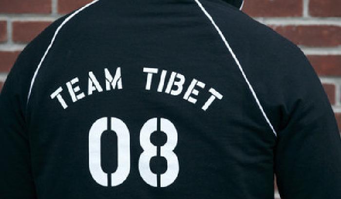 Indossa una giacca con scritto 'Tibet': un americano arrestato in Nepal