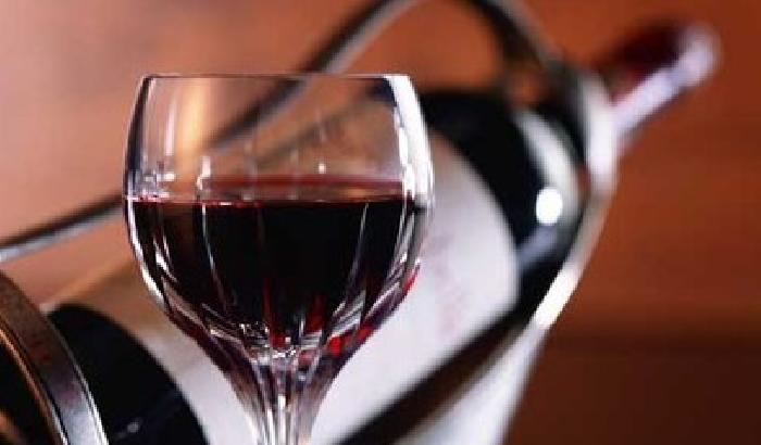 Il vino rosso riduce il rischi di carie
