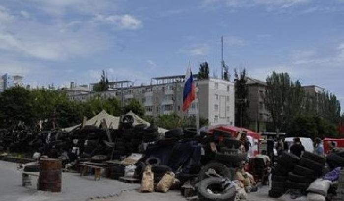 00E443-NEWS_117374 Caos in Ucraina: distrutte le urne a Donetsk