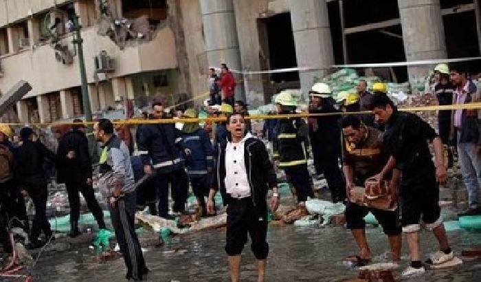 Bombe in 3 stazioni della metro al Cairo: alcuni feriti