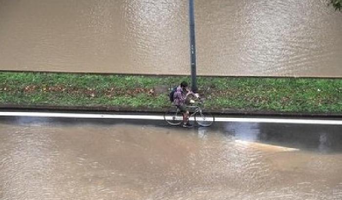 Maltempo a Milano: donna trovata morta in un canale