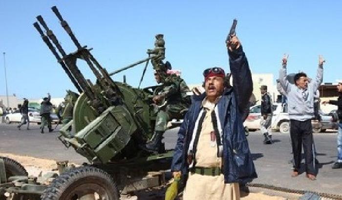 Libia: attacco vicino all'aeroporto di Tripoli, voli sospesi