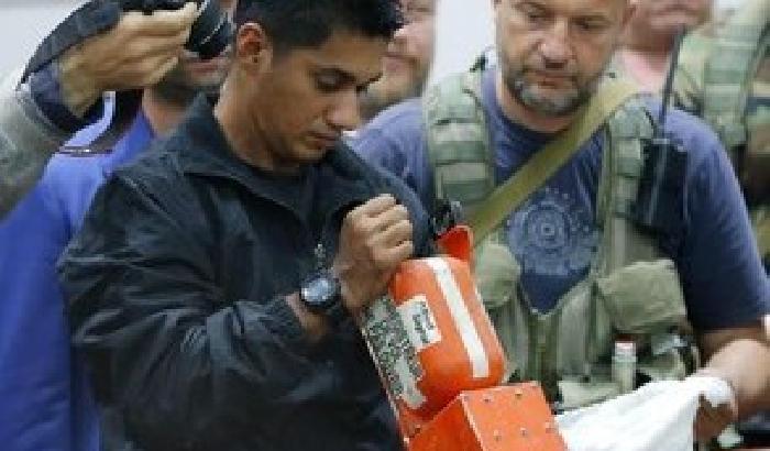 MH17, i ribelli consegnano la scatola nera
