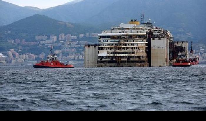 La Concordia è arrivata al porto Genova