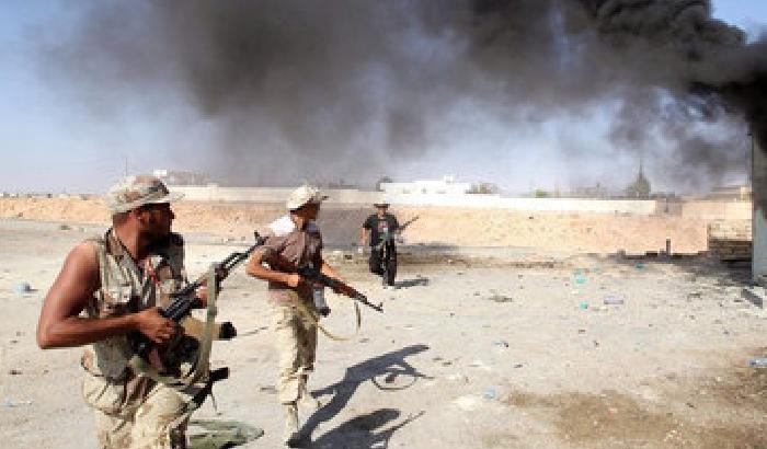 00EE71-NEWS_123848 Scontri a Bengasi: trovati almeno 75 cadaveri