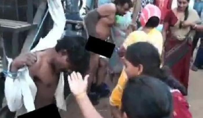 India, le donne si vendicano: stupratori legati e picchiati