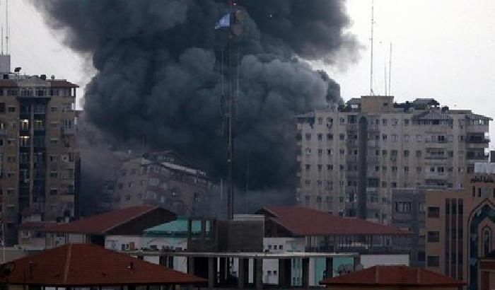 Gaza, Israele riprende i raid: 5 morti