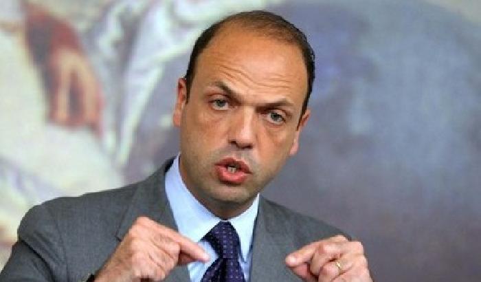 Mare Nostrum, Alfano: i barconi dei trafficanti saranno distrutti