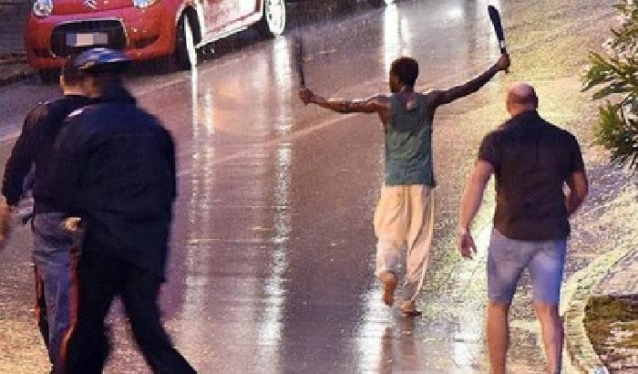 Terrore a Jesi per uomo con machete