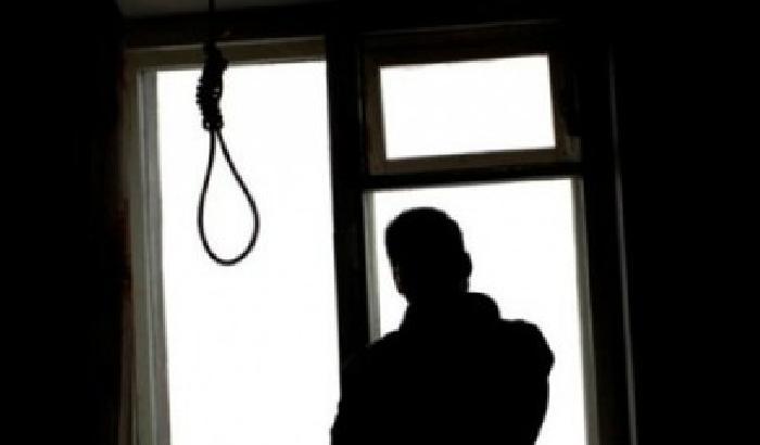 00F2EF-NEWS_126198 Dati choc: ogni 40 secondi una persona si suicida