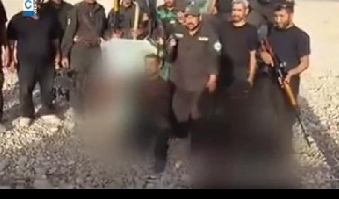 Jihadisti sunniti decapitano i rivali: il video choc sul web