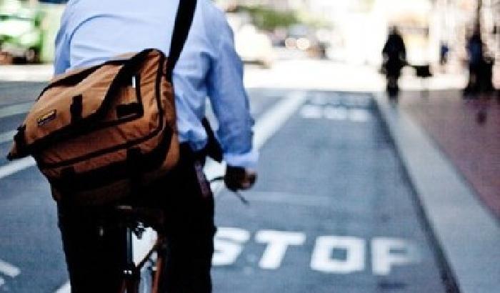 Andare a lavoro in bici o col bus fa bene alla salute