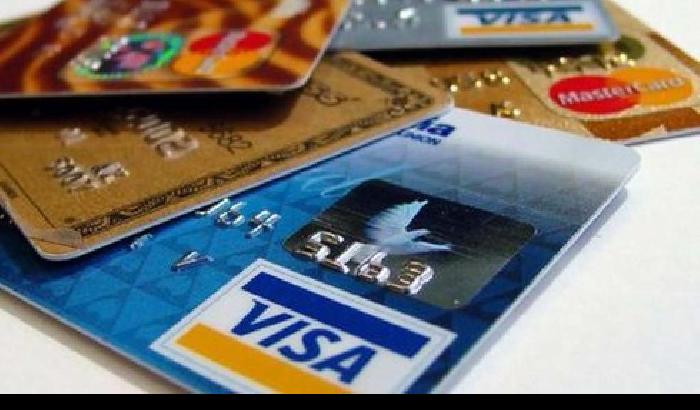 Crisi: sempre più italiani rinunciano alle carte di credito