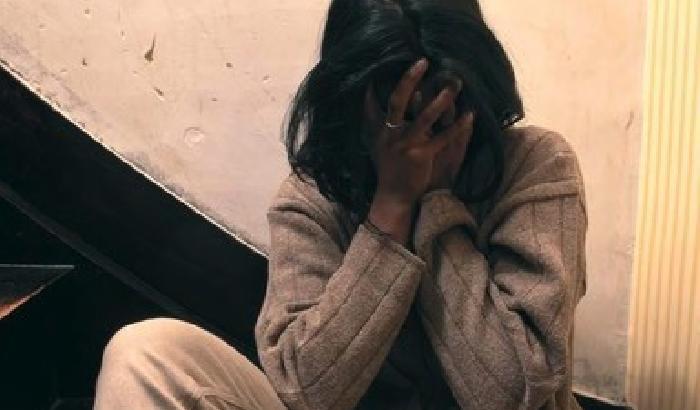 00F796-NEWS_128399 Vive troppo all'occidentale: il marito pakistano la riempie di botte
