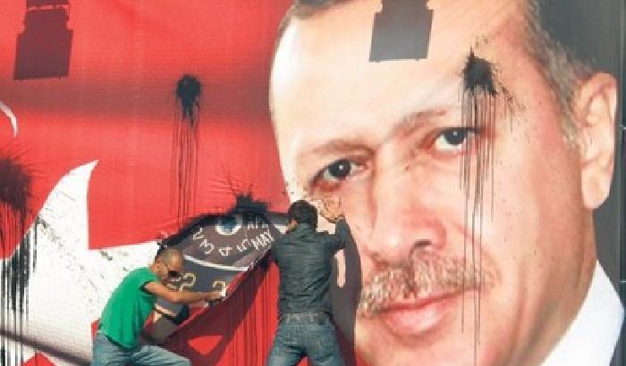 Il sultano Erdogan odia Internet: nuova crociata contro Twitter