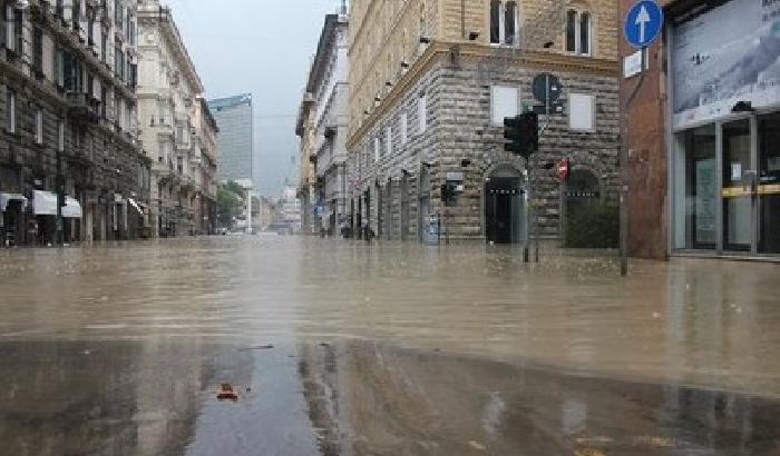 00F922-NEWS_129139 Genova: aeroporto in tilt, treni bloccati