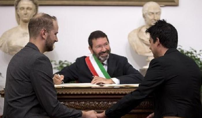 Nozze gay, duello tra Marino e Alfano