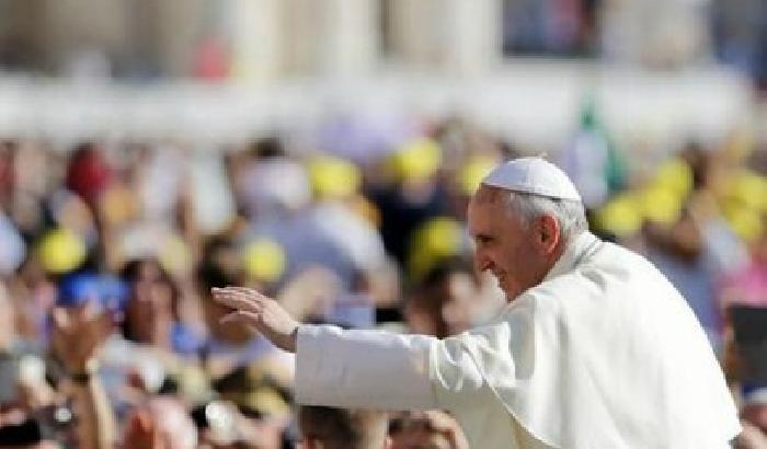 Papa Francesco regala 500 euro a una famiglia disagiata di Napoli